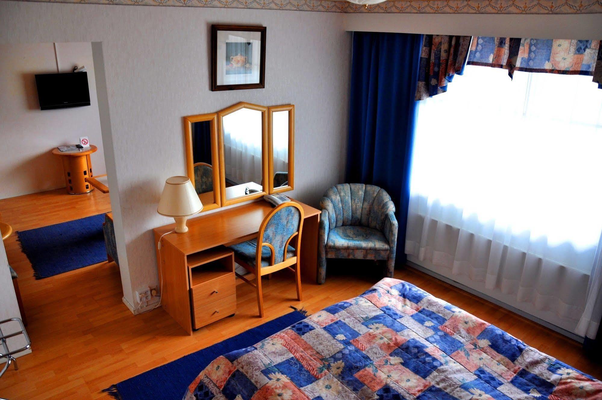 Hotelli Hiittenharju Harjavalta Exterior foto